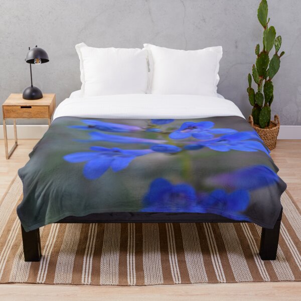 Aperçu de l'œuvre une jolie fleur bleue créée et vendue par LUSTICKNEY.