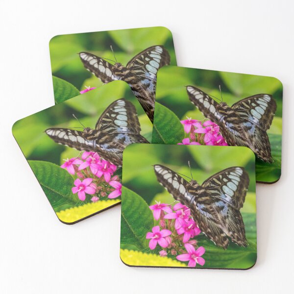Artikelvorschau, Schmetterling und rosa Blumen entworfen und verkauft von iCimages.net.