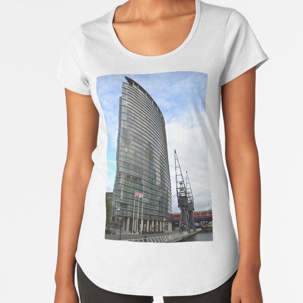 tower of glass at canary wharf Premium Scoop T-Shirt