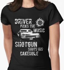 Fahrer wählt die Musik aus Tailliertes T-Shirt für Frauen