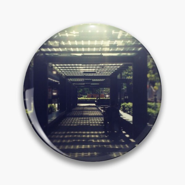 Aperçu de l'œuvre Ombre et Lumière sous la pergola aérienne créée et vendue par CreativityRoams.