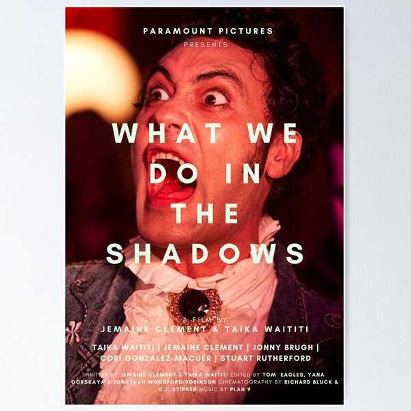 Aperçu de l'œuvre CE QUE NOUS FAISONS DANS LES AFFICHES TAIKA WAITITI POSTER créée et vendue par mikceys.