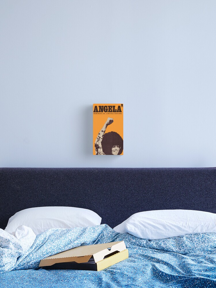 Aperçu 2 sur 3. Impression sur toile avec l'œuvre Angela Davis - Portrait d'un révolutionnaire créée et vendue par yussername.