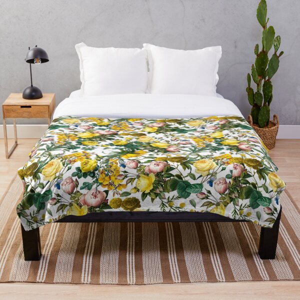 Aperçu de l'œuvre Design Heirloom Yellow Rose sur blanc créée et vendue par Ivy & Foxglove Designs.