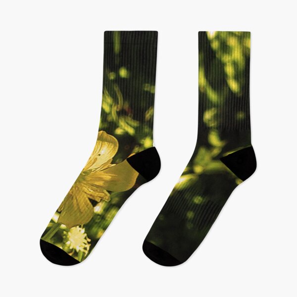 Artikelvorschau, Golden Hour Strawberry Floral In Lock Down 15.05.20 15:36 entworfen und verkauft von Mark Polk.