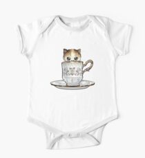 Kätzchen in einer Teetasse, ursprüngliche Farben Kaliko-Kätzchenblumenreben Kurzärmeliger Einteiler