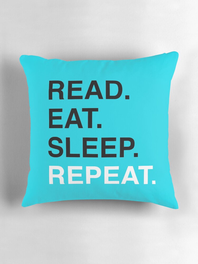 Imagen 3 de 4, Cojín con la obra Leer. Comer. Dormir. Repetir. (Azul), diseñada y vendida por Kitmagic.