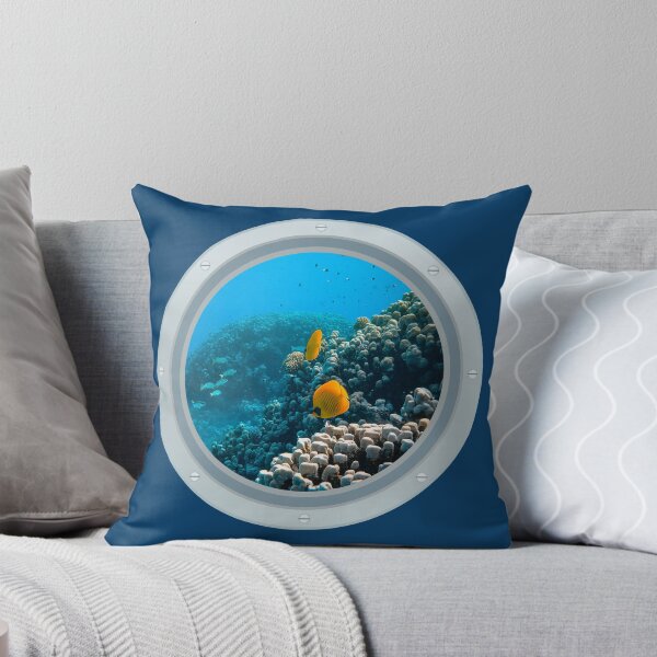 Aperçu de l'œuvre  Hublot sous-marin avec vue sur le récif de corail et les poissons. créée et vendue par 13thstreet.