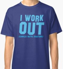 Camiseta clásica YO TRABAJO FUERA (ecuaciones matemáticas complejas)