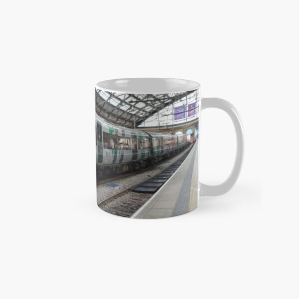 Vista previa del artículo con la obra «LNWR Clase 350 en Liverpool Lime St», diseñado y vendido por EngPhotography.