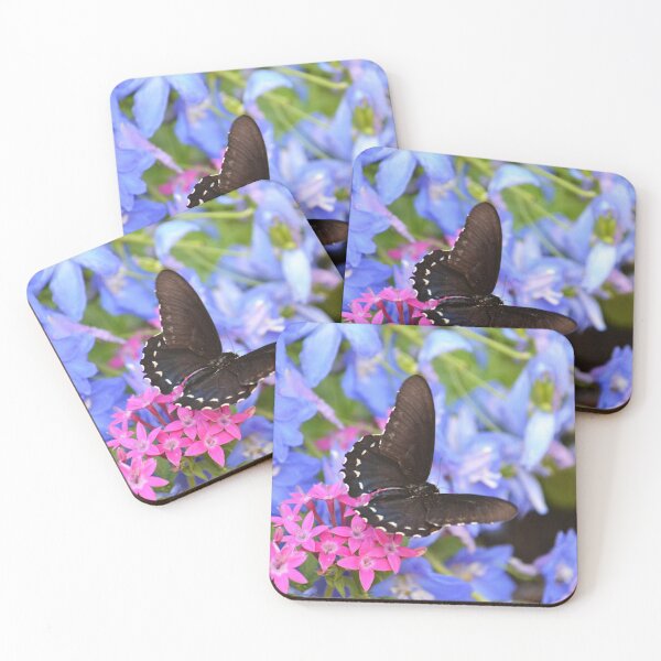 Aperçu de l'œuvre Le papillon noir est les fleurs créée et vendue par ReneeKennedy.