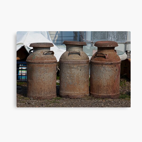 Aperçu de l'œuvre Rusted Milk Cans créée et vendue par Brendon Perkins.