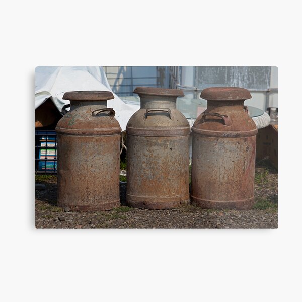 Aperçu de l'œuvre Rusted Milk Cans créée et vendue par Brendon Perkins.