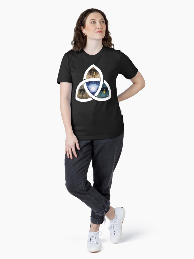 Thumbnail 4 von 7, Essential T-Shirt, DUNKLE Staffel 1 2 3 designt und verkauft von MarcoPolok.