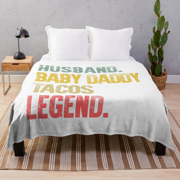 Artikelvorschau, Vintage Retro-Geschenk oder nur Sie sind stolz auf Ihren Ehemann. Ein Ehemann und ein Baby-Papa zu sein, bedeutet, dass die Pflege mit den Bedürfnissen seiner Frau und seiner Kinder kollidiert. entworfen und verkauft von Bendthetrend.