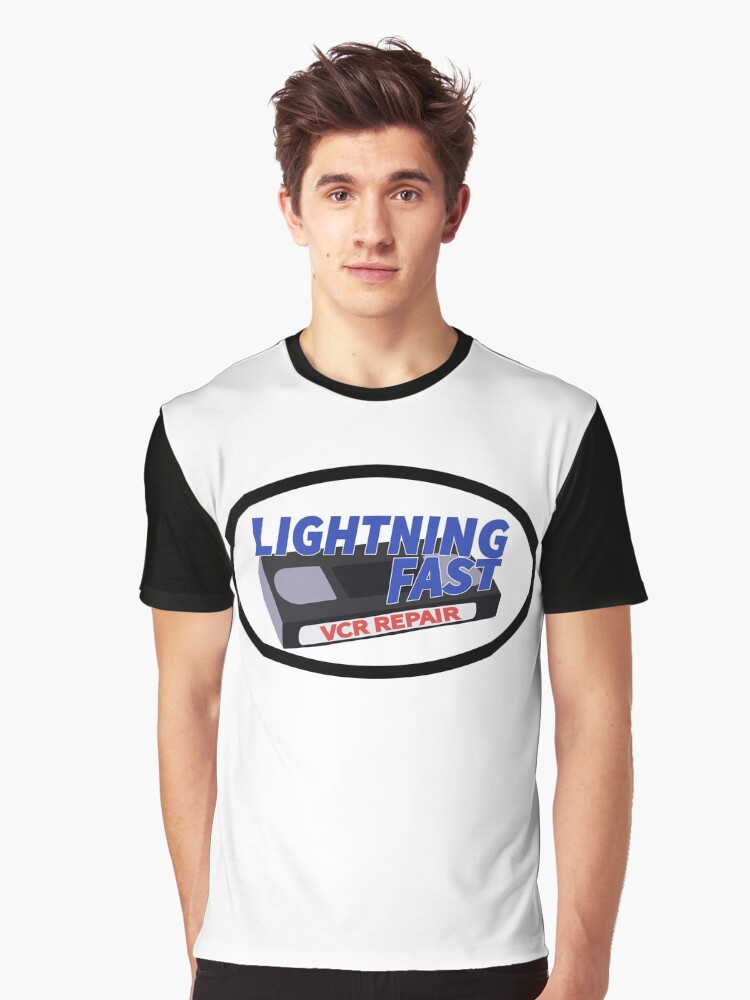 Imagen 1 de 5, Camiseta gráfica con la obra logotipo de reparación de vcr a la velocidad de la luz, diseñada y vendida por cameronbaba.