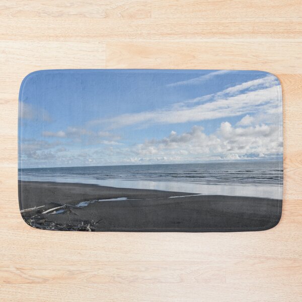 Artikelvorschau, Driftwood on a long beach entworfen und verkauft von Artlajf.