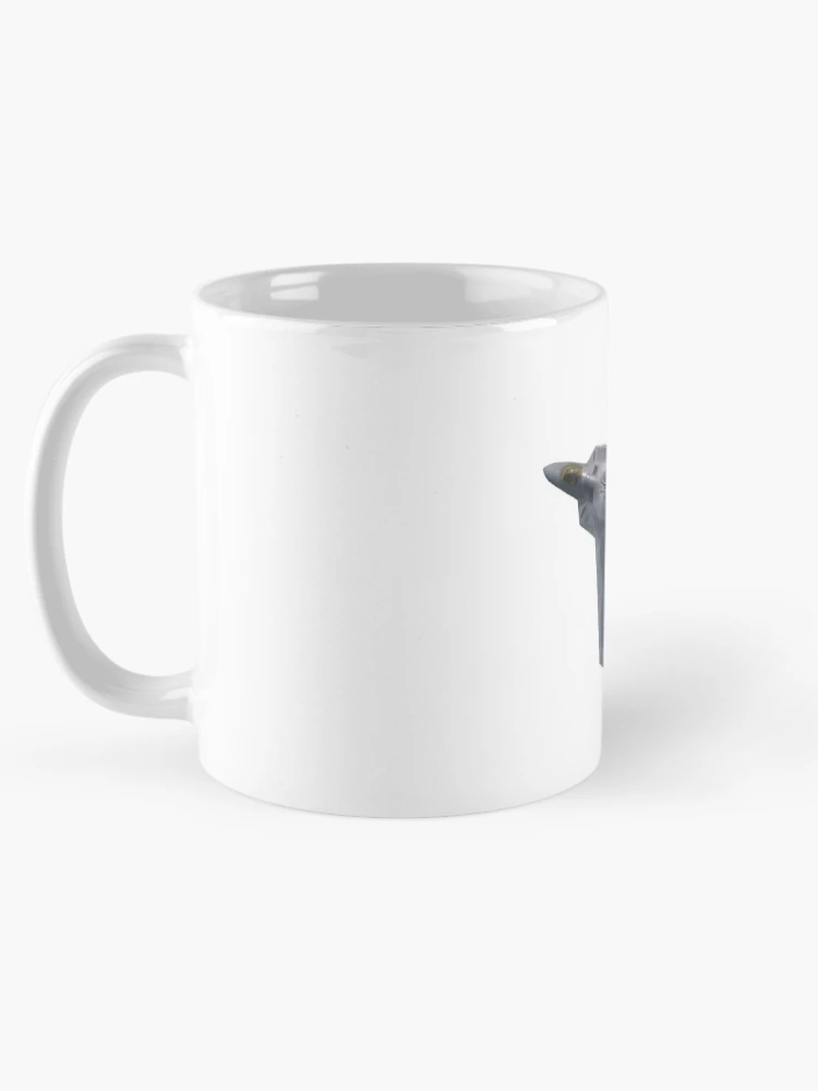 Aperçu 5 sur 6. Mug à café avec l'œuvre F22 Raptor créée et vendue par powerpointer.