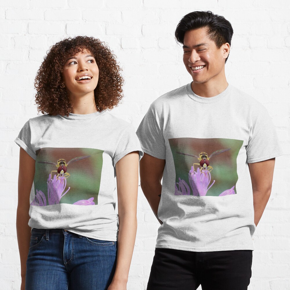 Hoverfly on Thistle Flower Classic T-Shirt