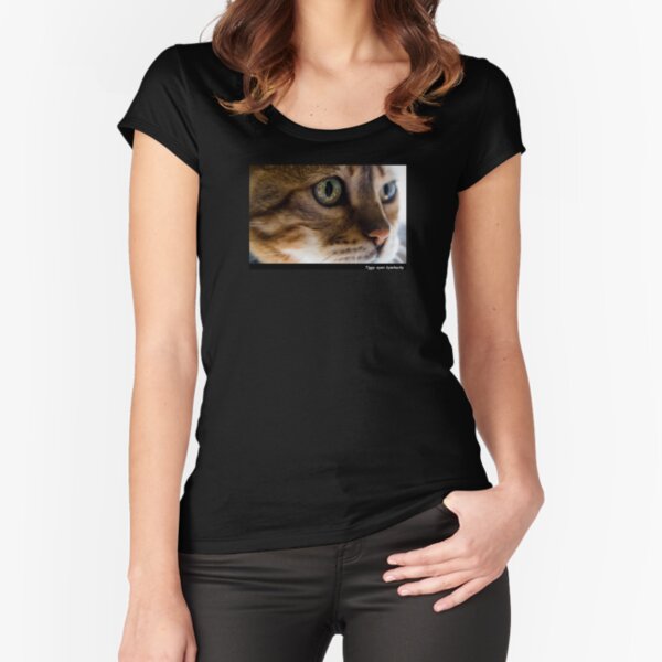 Tiggy Eyes Fitted Scoop T-Shirt