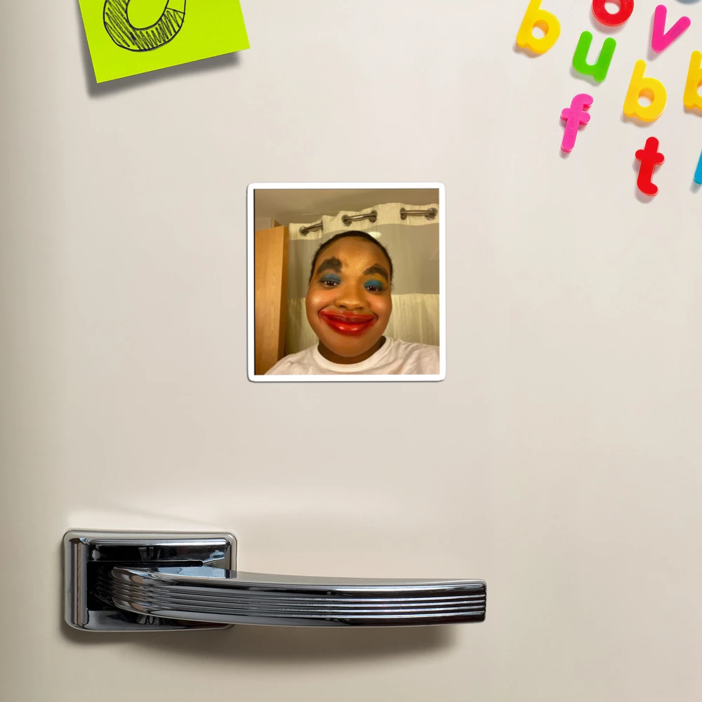 Lovely Peaches Clown Face | Magnet