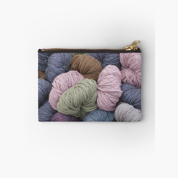 Aperçu de l'œuvre Waiting for the Knitter's Hand créée et vendue par Jean Knowles.