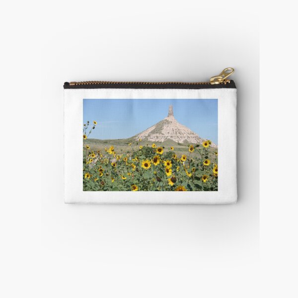 Aperçu de l'œuvre Chimney Rock and Sunflowers créée et vendue par Allen Gaydos.