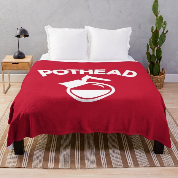 Artikelvorschau,  Topfkopf mit einer Grafik einer Kaffeemaschine. Ein tolles Geschenk für die Kaffeesüchtigen in Ihrem Leben. >> Dieses Pothead Coffee Addict T-Shirt ist die großartige Geschenkidee für Männer oder Freunde, die gerne Videospiele spielen entworfen und verkauft von SalahBlt.