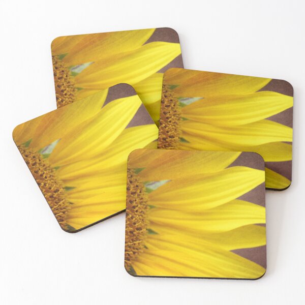 Aperçu de l'œuvre Textured Sunflower Petals créée et vendue par Linda Fields.