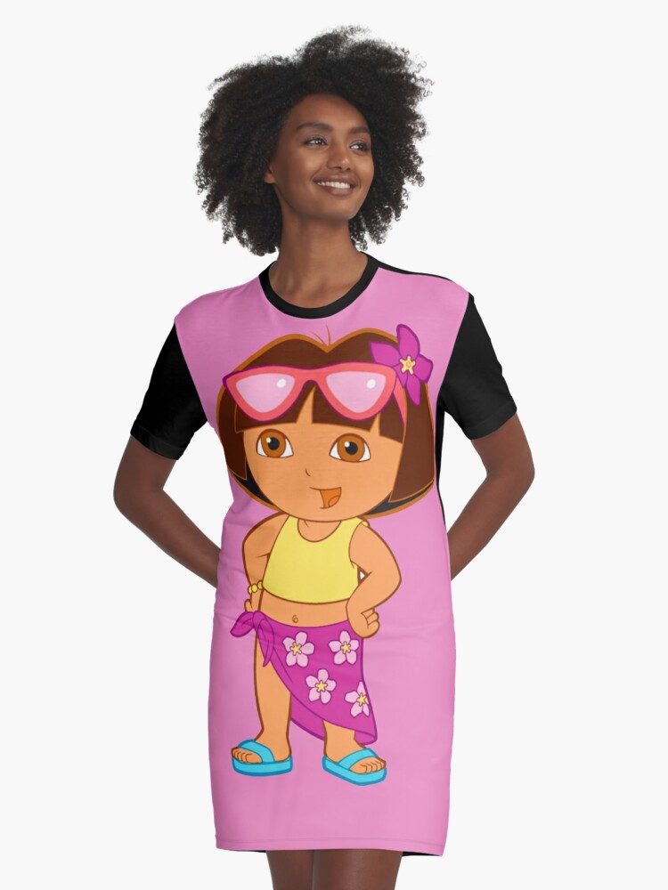 Vestido camiseta «Dora la exploradora en ropa de playa!» de amitdavidov |  Redbubble