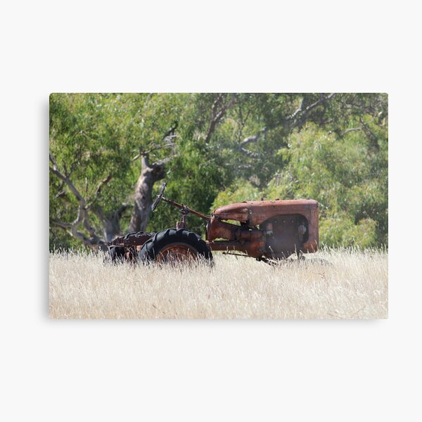 Aperçu de l'œuvre Rusted Tractor créée et vendue par Chris Kean.