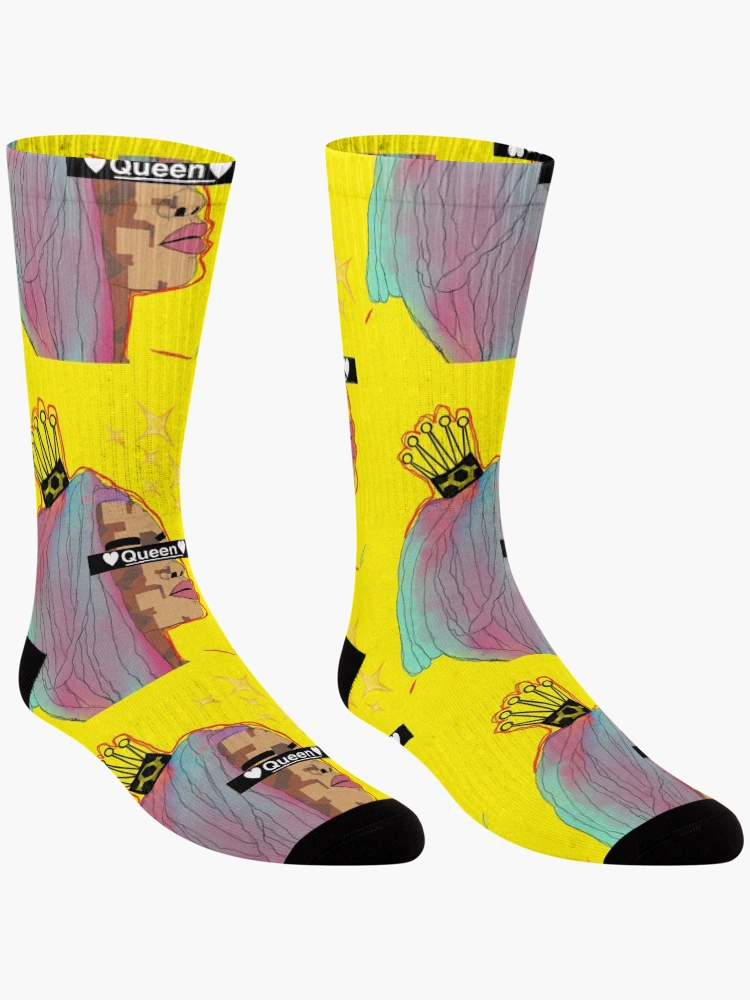 Aperçu 3 sur 5. Chaussettes avec l'œuvre créée et vendue par R0X Designs .