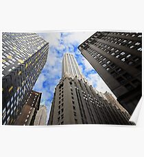 Póster Looking up a skyscraper office block in New York City