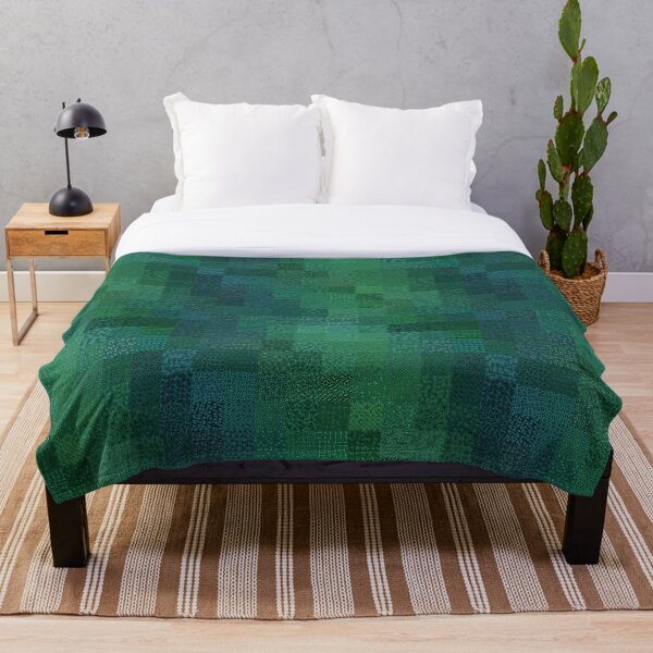 Aperçu de l'œuvre Dark Green Patchwork Quilt Fabric Pattern créée et vendue par RootSquare.
