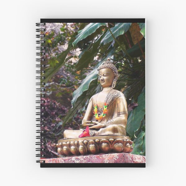 Artikelvorschau, Buddha meditiert im Wald entworfen und verkauft von monoguru.