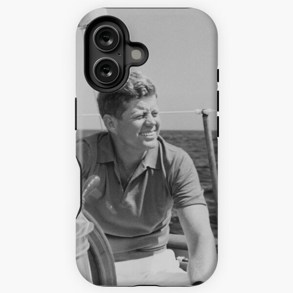 Vista previa del artículo con la obra «JFK navegando en vacaciones», diseñado y vendido por warishellstore.