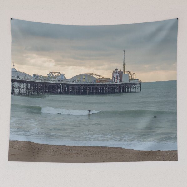 Artikelvorschau, Brighton Pier und Surfer entworfen und verkauft von Sue Robinson.