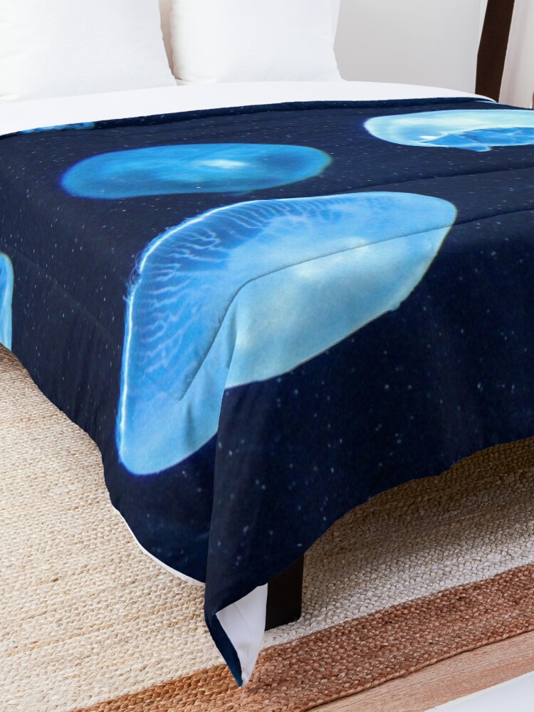 Alternate view of Swimming Jellyfish Comforter