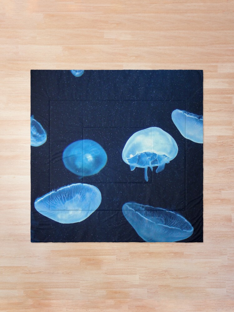 Alternate view of Swimming Jellyfish Comforter