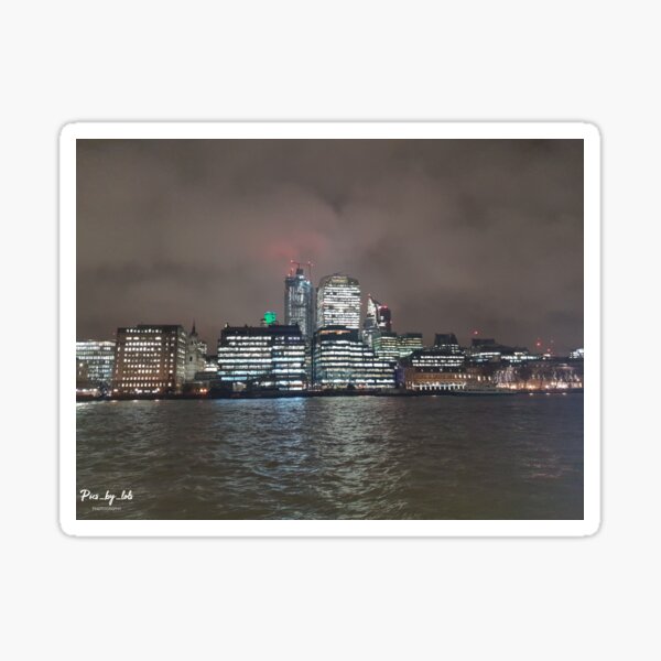 Aperçu de l'œuvre Walkie Talkie Night créée et vendue par Picsbylols.