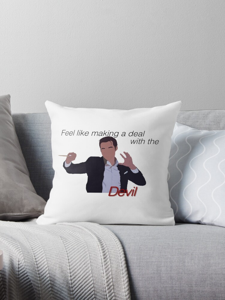 Coussin Traitez La Citation Du Diable Par Aimeeorrx Redbubble