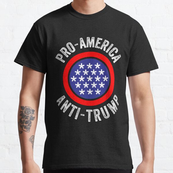 Vista previa del artículo con la obra «Pro-America Anti-Trump -USA Flag 2020», diseñado y vendido por Sutra-Lotus-Co.