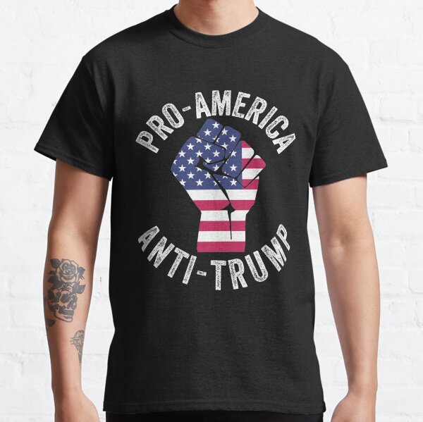 Vista previa del artículo con la obra « Pro-America Anti-Trump -USA Flag BLM Logo», diseñado y vendido por Sutra-Lotus-Co.