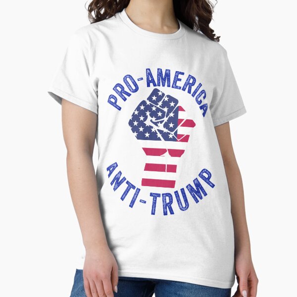 Vista previa del artículo con la obra « Pro-America Anti-Trump -USA Flag BLM Logo», diseñado y vendido por Sutra-Lotus-Co.