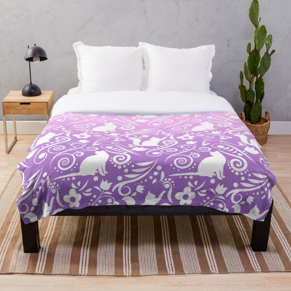 Aperçu de l'œuvre Chat et Fleurs - Velvet Lilac RS (Collection Dreamy Fantasy) créée et vendue par CreativityRoams.