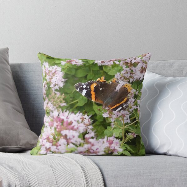 Aperçu de l'œuvre Butterfly III créée et vendue par C Rose.