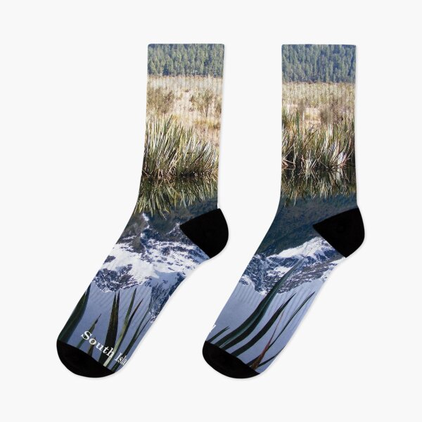 Item preview, Mirror Lake, Isla Sur, Nueva Zelanda Reflejo cristalino de montañas nevadas designed and sold by Hanlar.