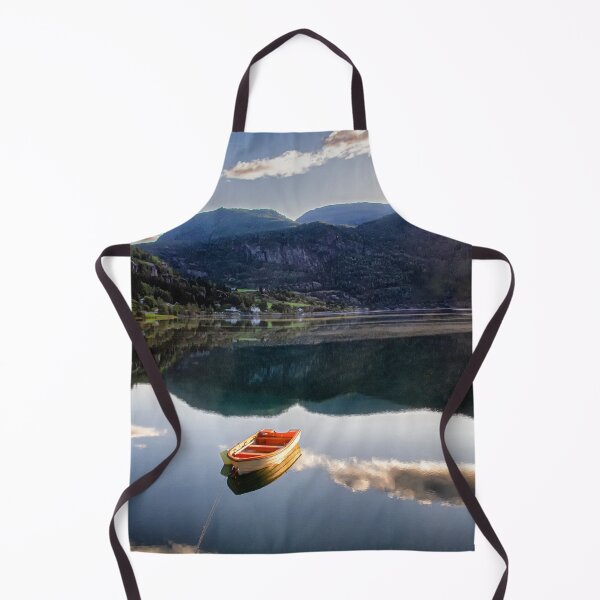 Artikelvorschau, Das Boot auf dem Geirangerfjord entworfen und verkauft von Kathy Weaver.