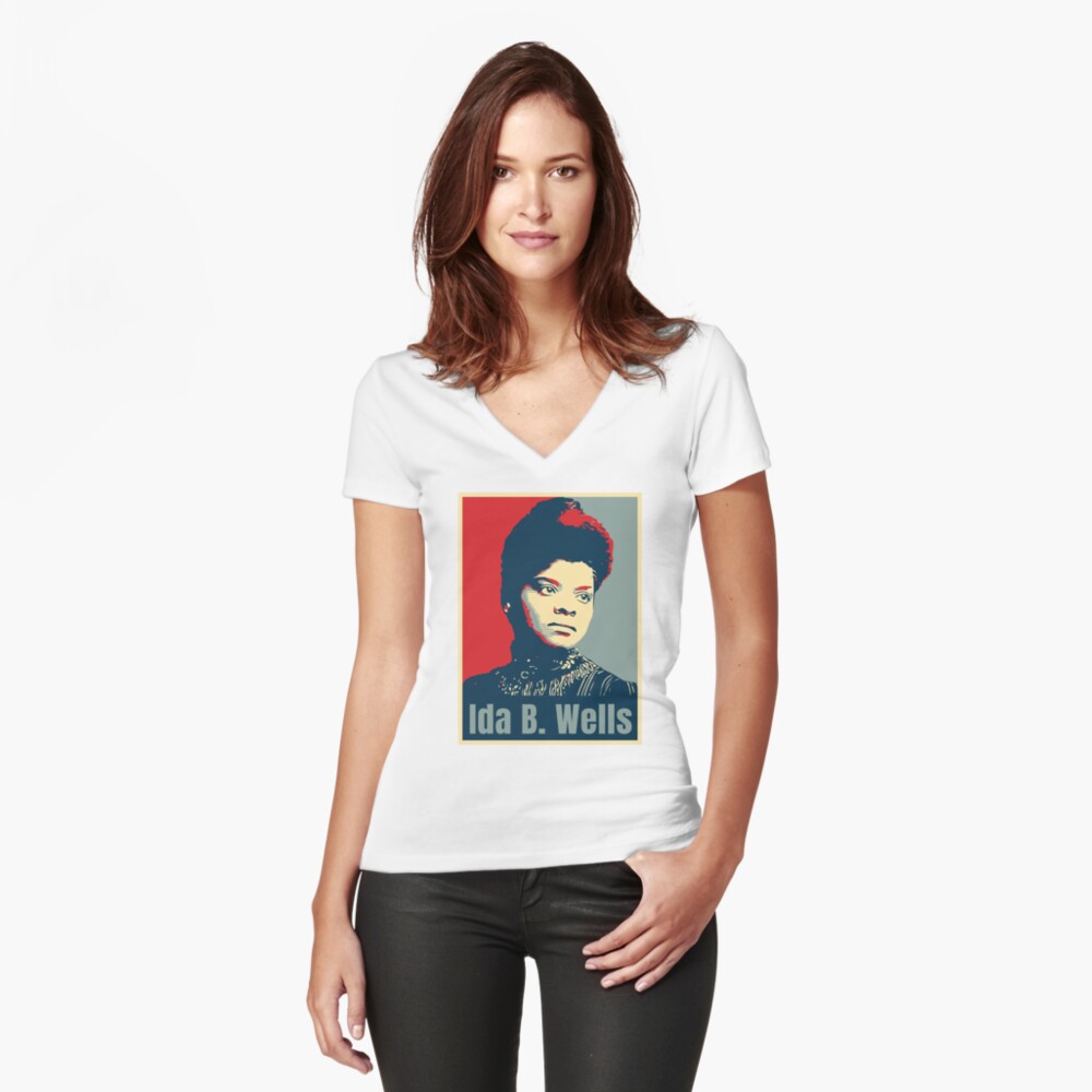 Vista previa del artículo con la obra «Camiseta entallada de cuello en V», diseñado y vendido por radvas.
