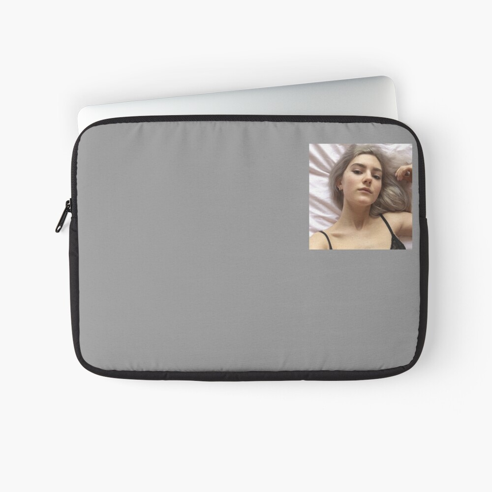 eva elfie | Laptop Sleeve